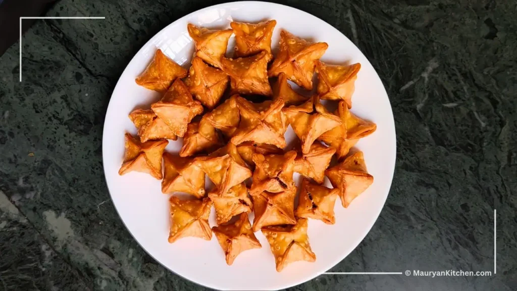 Spicy Mini Samosa Recipe in Hindi